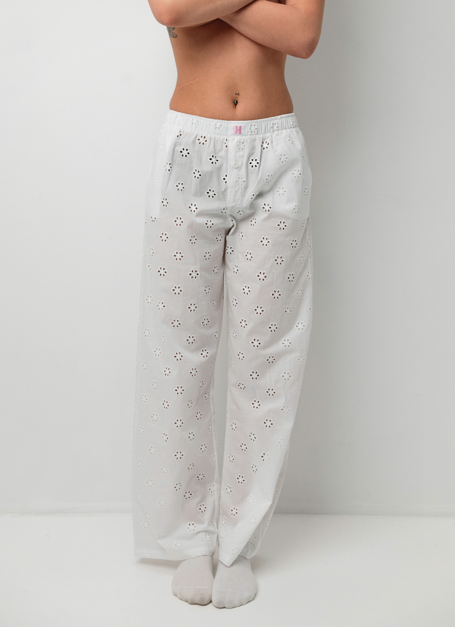 Die klassische lange Hose – White Dahlia